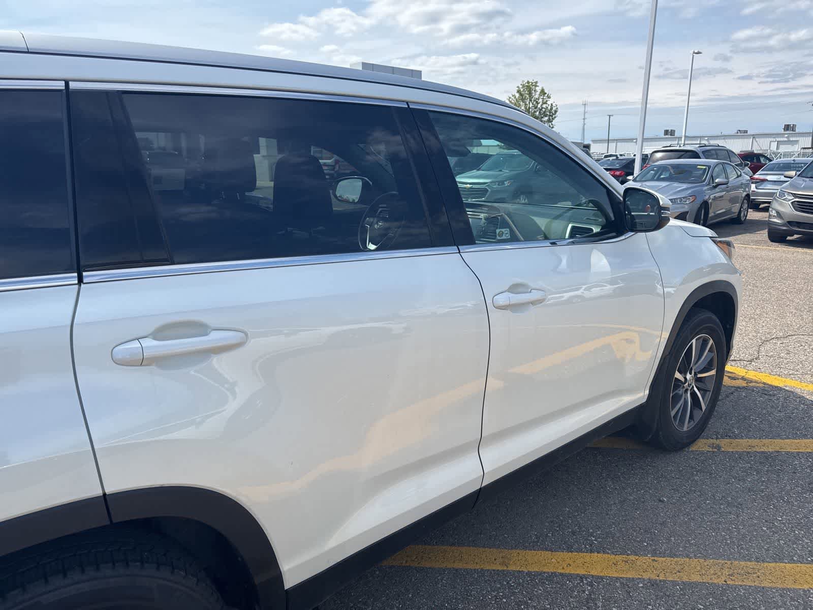 Used 2019 Toyota Highlander AWD V6 image 26