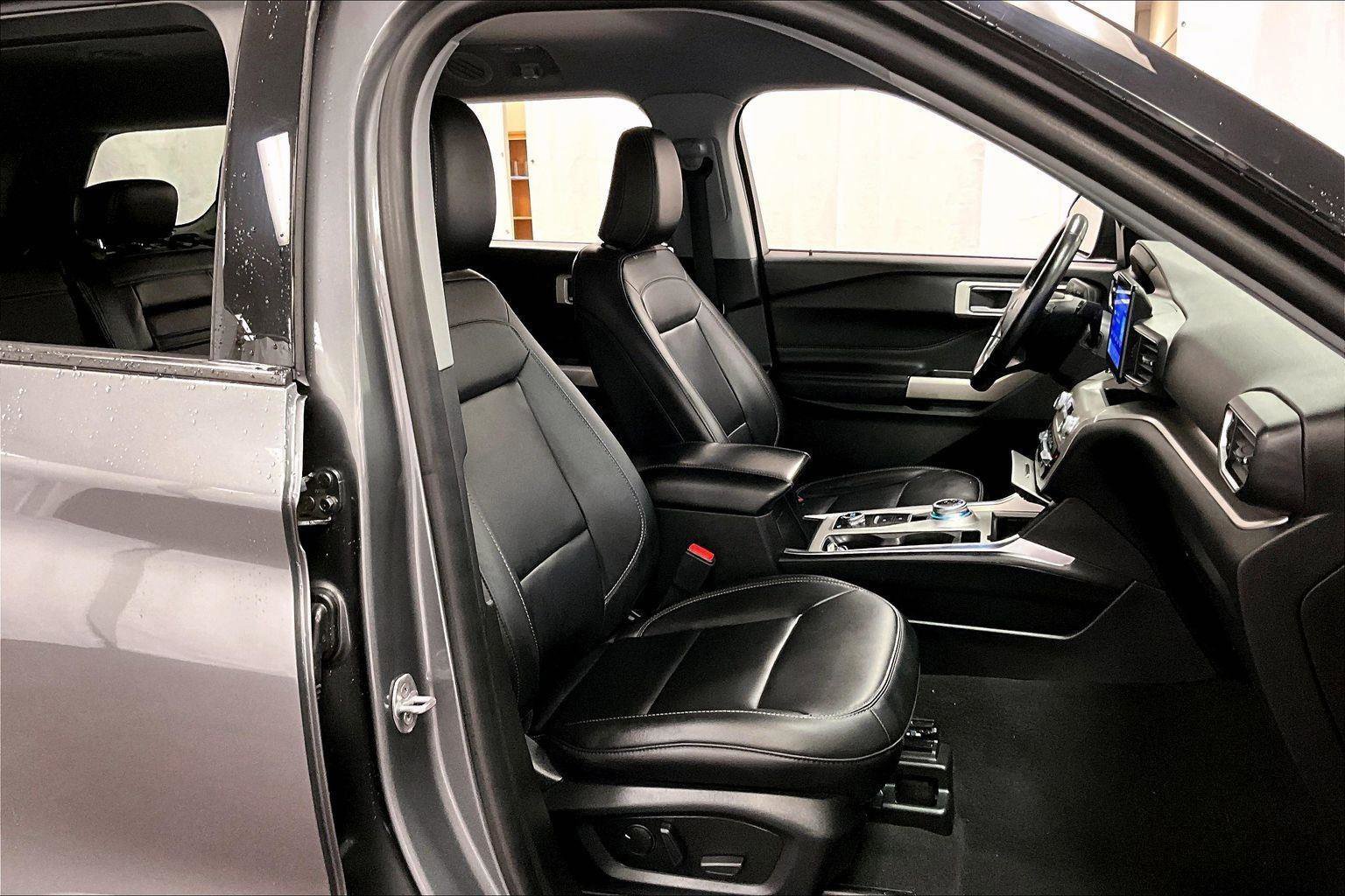 Certified 2022 Ford Explorer XLT w/ Equipment Group 202A image 9