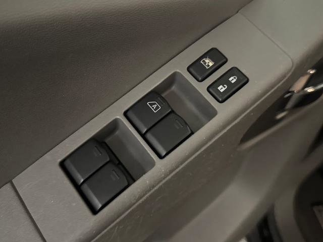 Used 2021 Nissan Frontier SV w/ Midnight Edition Floor Mats RWD image 17