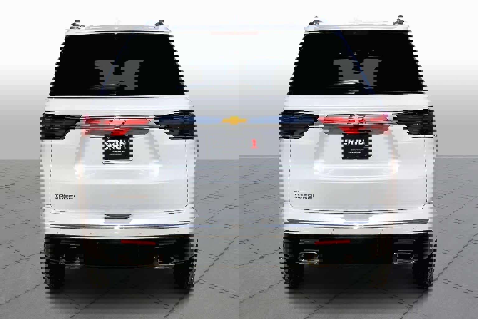 Used 2023 Chevrolet Traverse High Country image 2