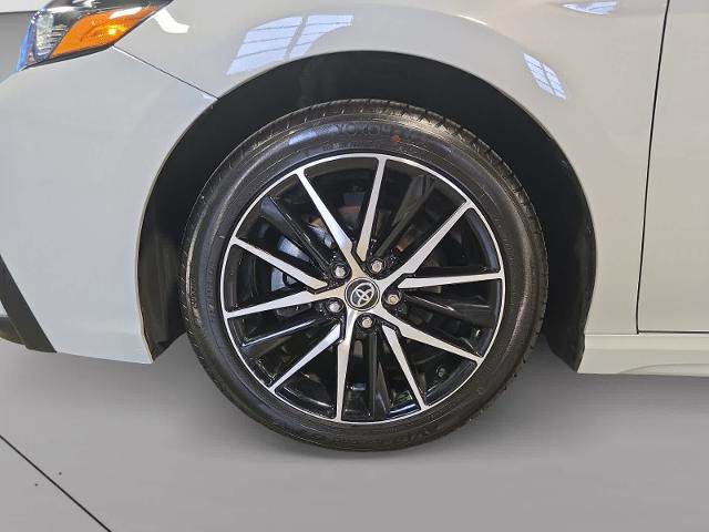 Used 2023 Toyota Camry SE w/ Cold Weather Package FWD image 18