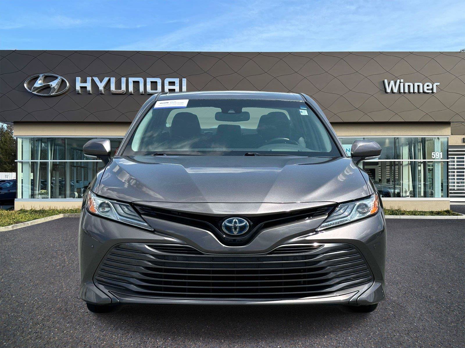 Used 2018 Toyota Camry XLE FWD image 6