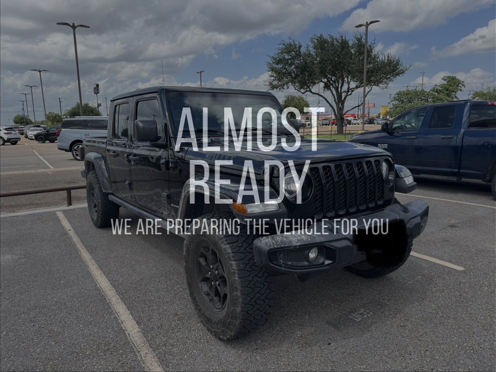 Used 2023 Jeep Gladiator Mojave AWD/4WD image 5