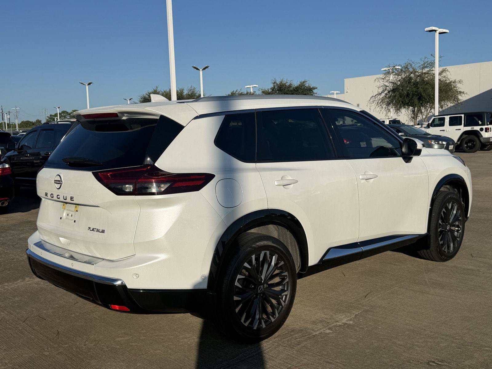 Used 2024 Nissan Rogue Platinum FWD image 14
