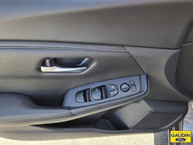 Used 2025 Nissan Sentra SV w/ All-Weather Package FWD image 18