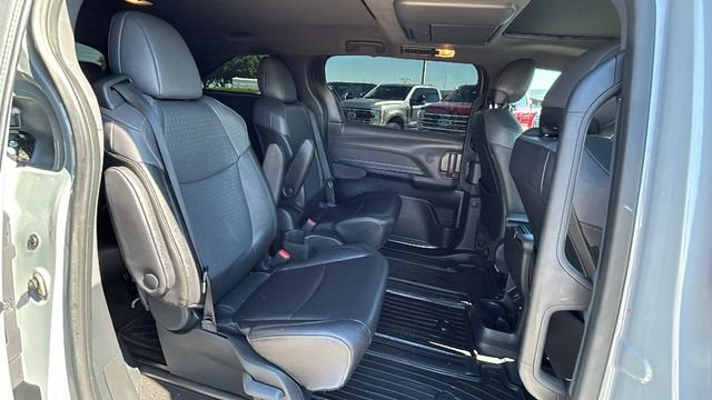 Used 2024 Toyota Sienna XLE Woodland Edition image 12