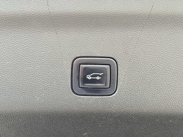 Used 2022 Chevrolet Suburban RST w/ Luxury Package image 13