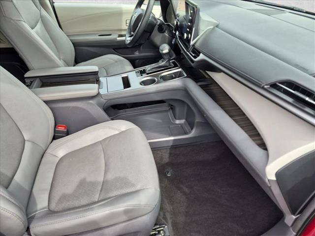Used 2021 Toyota Sienna Limited AWD/4WD image 23