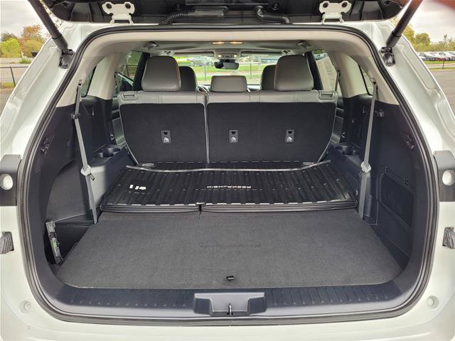 Used 2024 Toyota Highlander XLE AWD/4WD image 35