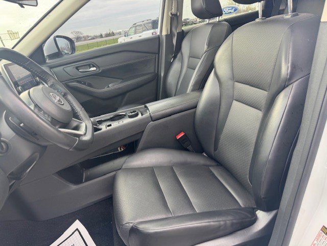 Used 2024 Nissan Rogue SV w/ SV Premium Package AWD/4WD image 13