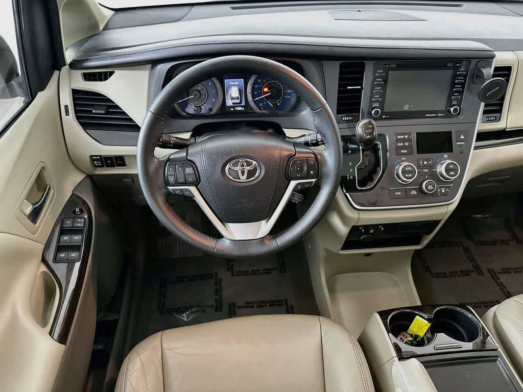 Used 2020 Toyota Sienna XLE w/ XLE Navigation Package FWD image 9