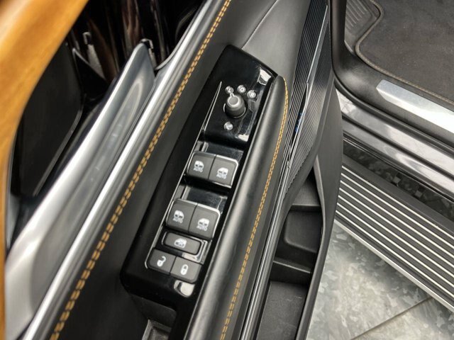 Used 2024 Jeep Grand Wagoneer L Series III AWD/4WD image 9