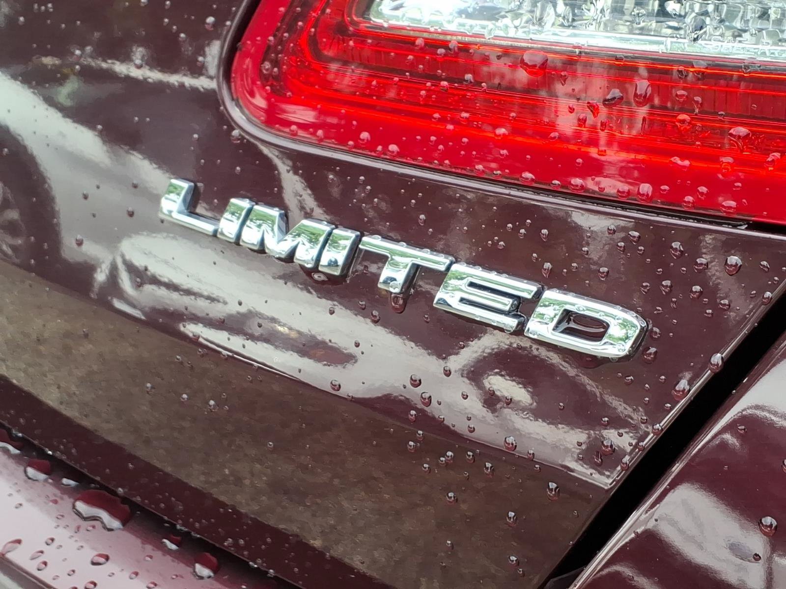 Certified 2018 Ford Taurus Limited FWD image 25