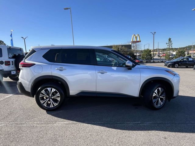 Used 2023 Nissan Rogue SV image 2