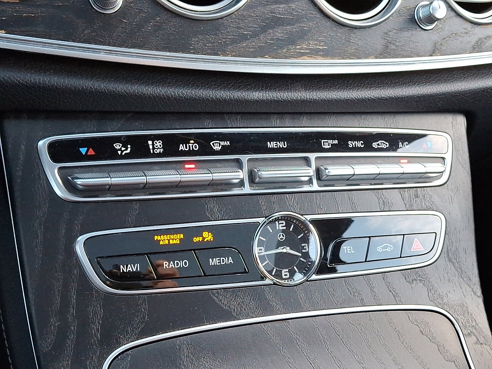 Used 2018 Mercedes-Benz E 300 4MATIC image 19