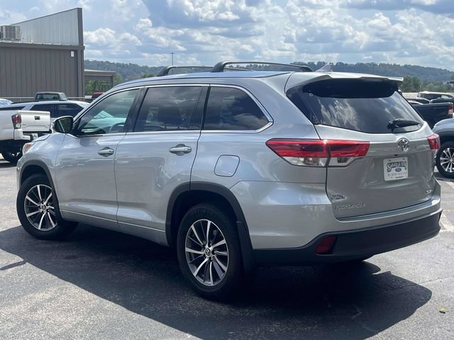 Used 2018 Toyota Highlander XLE AWD/4WD image 6
