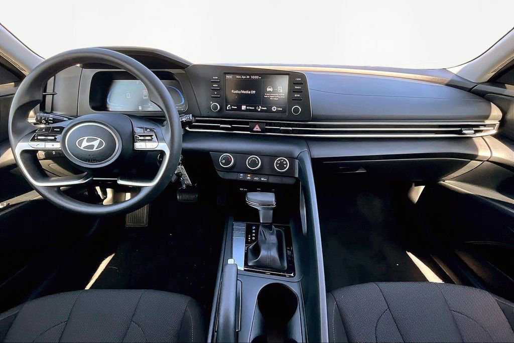 Used 2024 Hyundai Elantra SE image 16