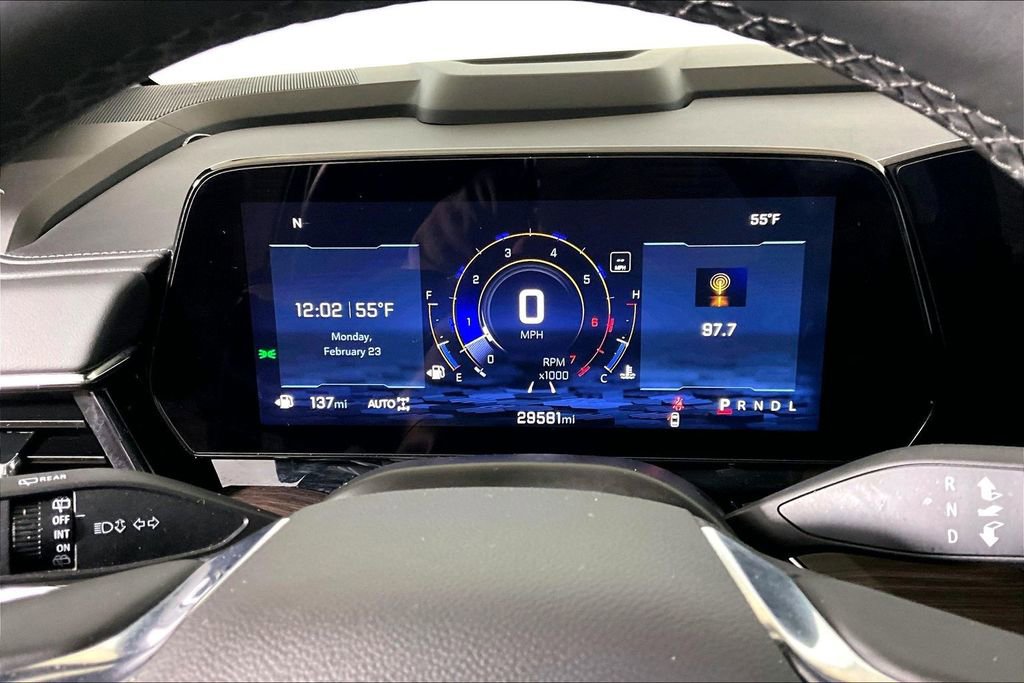 Used 2025 Chevrolet Suburban Z71 image 16