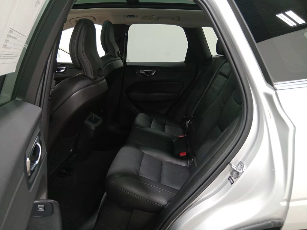 Used 2021 Volvo XC60 T5 Momentum w/ Premium Package AWD/4WD image 13