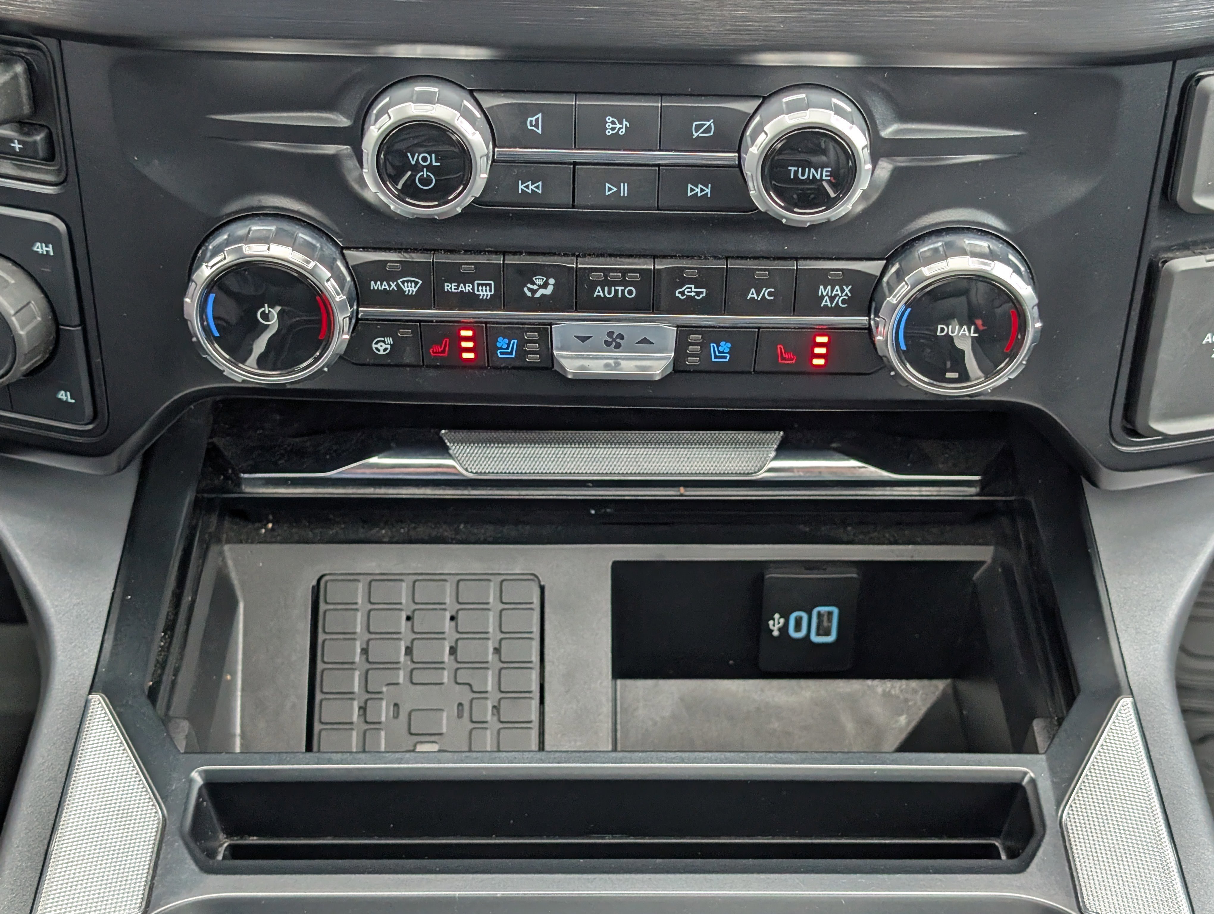 Certified 2024 Ford F250 Lariat w/ Lariat Ultimate Package image 29