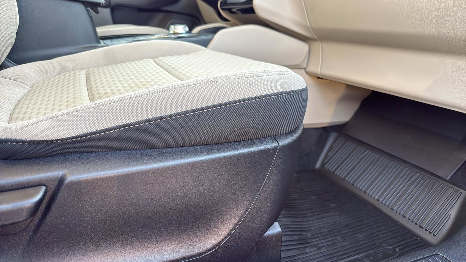 Certified 2022 Ford Escape SE w/ SE Sport Appearance Package image 25