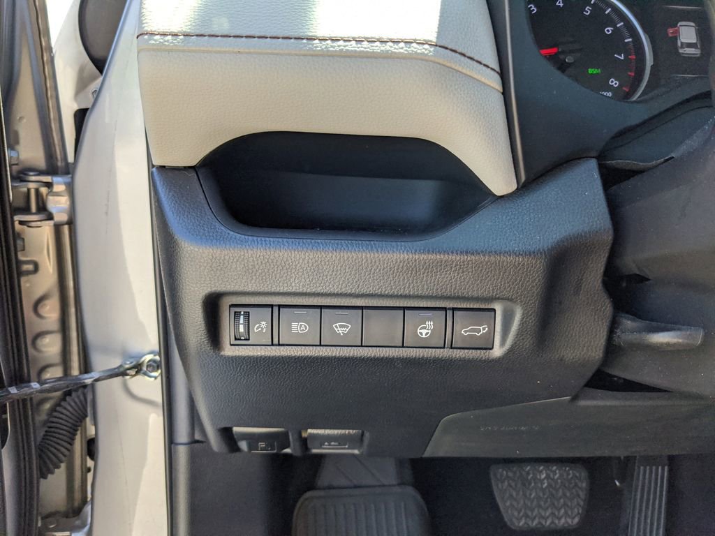 Used 2022 Toyota RAV4 XLE w/ Convenience Package image 28