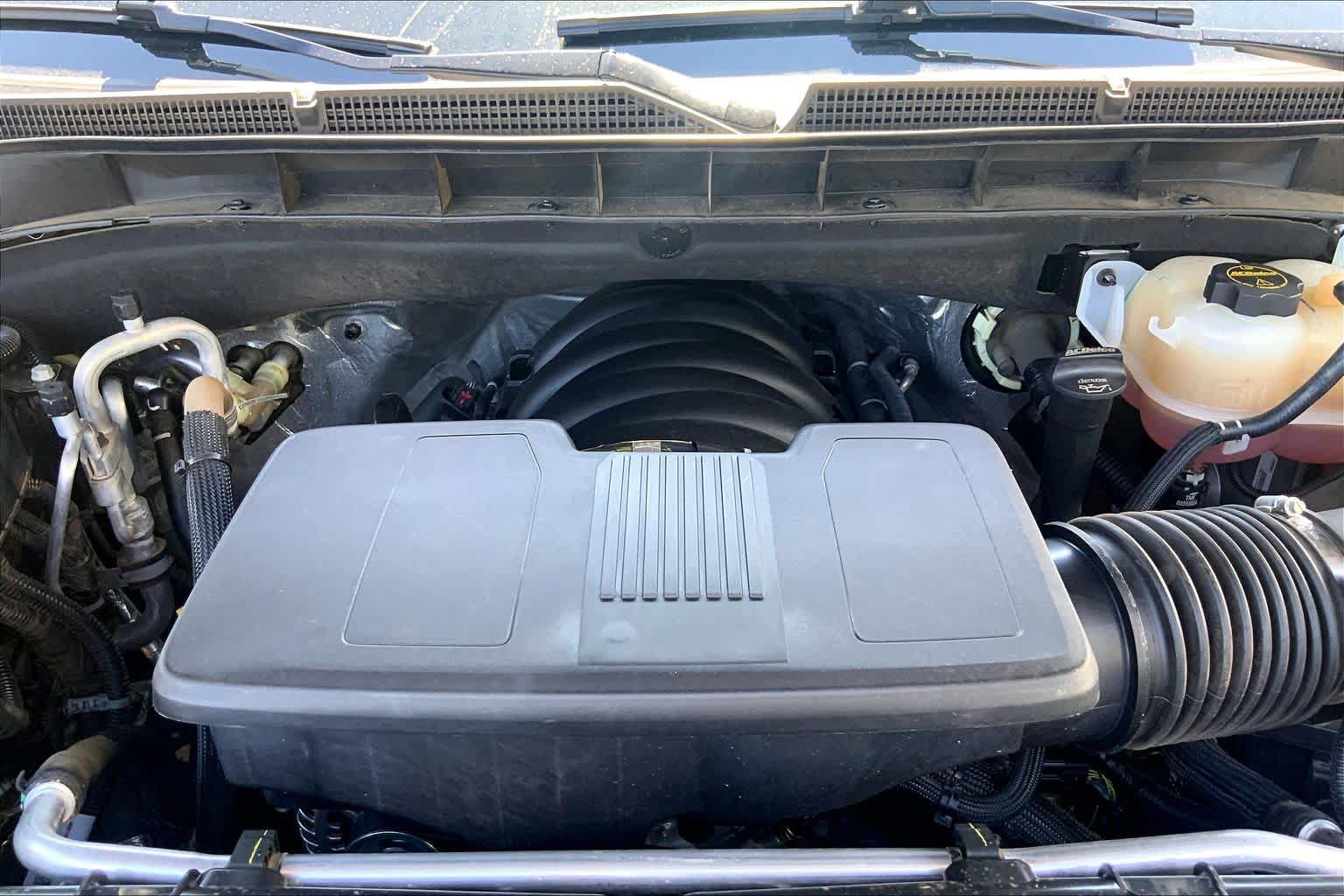 Used 2024 GMC Yukon AT4 w/ AT4 Premium Plus Package AWD/4WD image 32