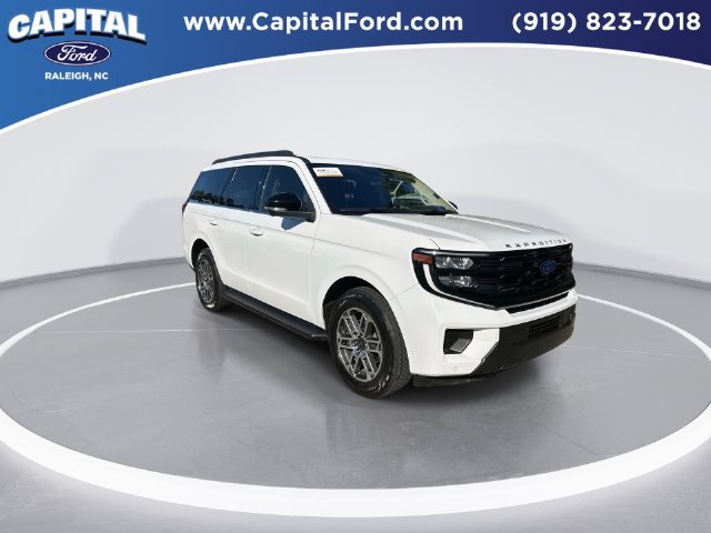 Certified 2025 Ford Expedition Active AWD/4WD image 2