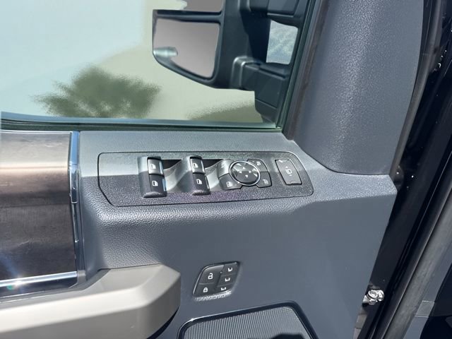 Certified 2022 Ford F250 Lariat w/ Black Appearance Package image 17