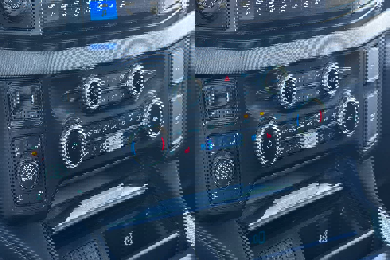 Certified 2025 Ford F350 Platinum w/ Tremor Off-Road Package image 20