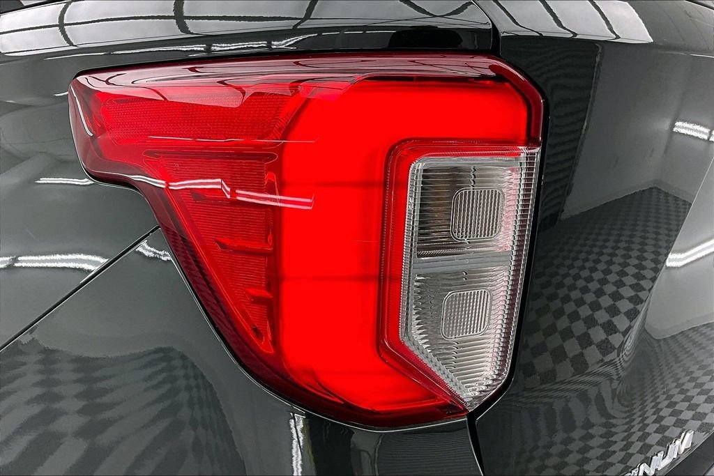 Certified 2024 Ford Explorer Platinum w/ Technology Package AWD/4WD image 31