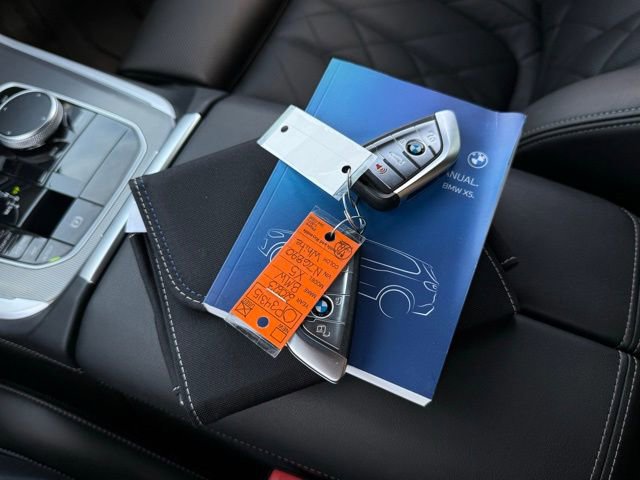 Used 2023 BMW X5 xDrive40i AWD/4WD image 18