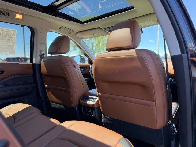 Used 2023 Nissan Pathfinder Platinum w/ Cargo Package AWD/4WD image 20