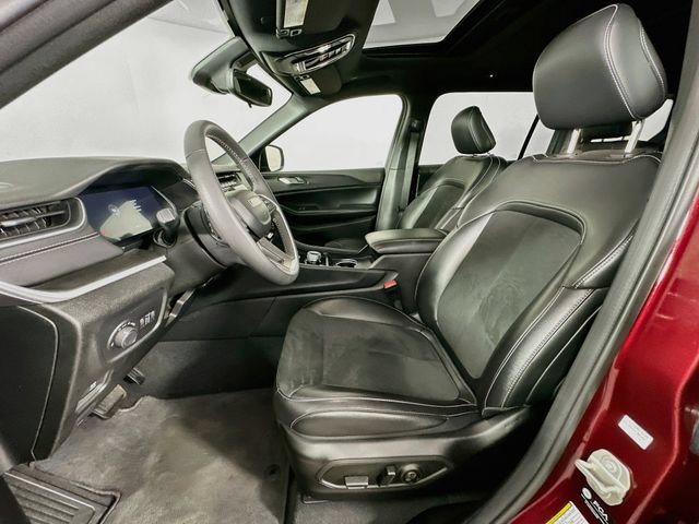 Used 2024 Jeep Grand Cherokee L Laredo AWD/4WD image 29