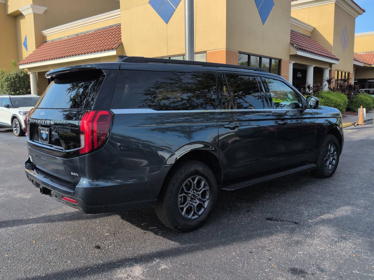 Certified 2025 Ford Expedition Max Active AWD/4WD image 4