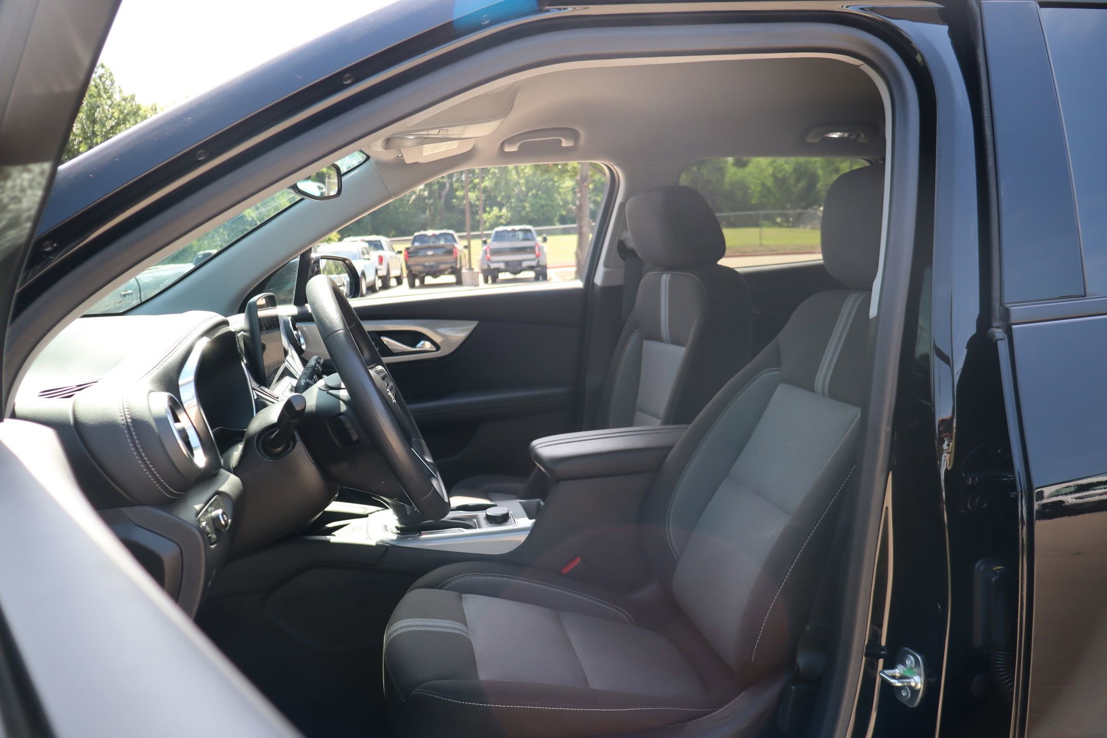 Used 2024 Chevrolet Blazer LT w/ Convenience Package FWD image 11