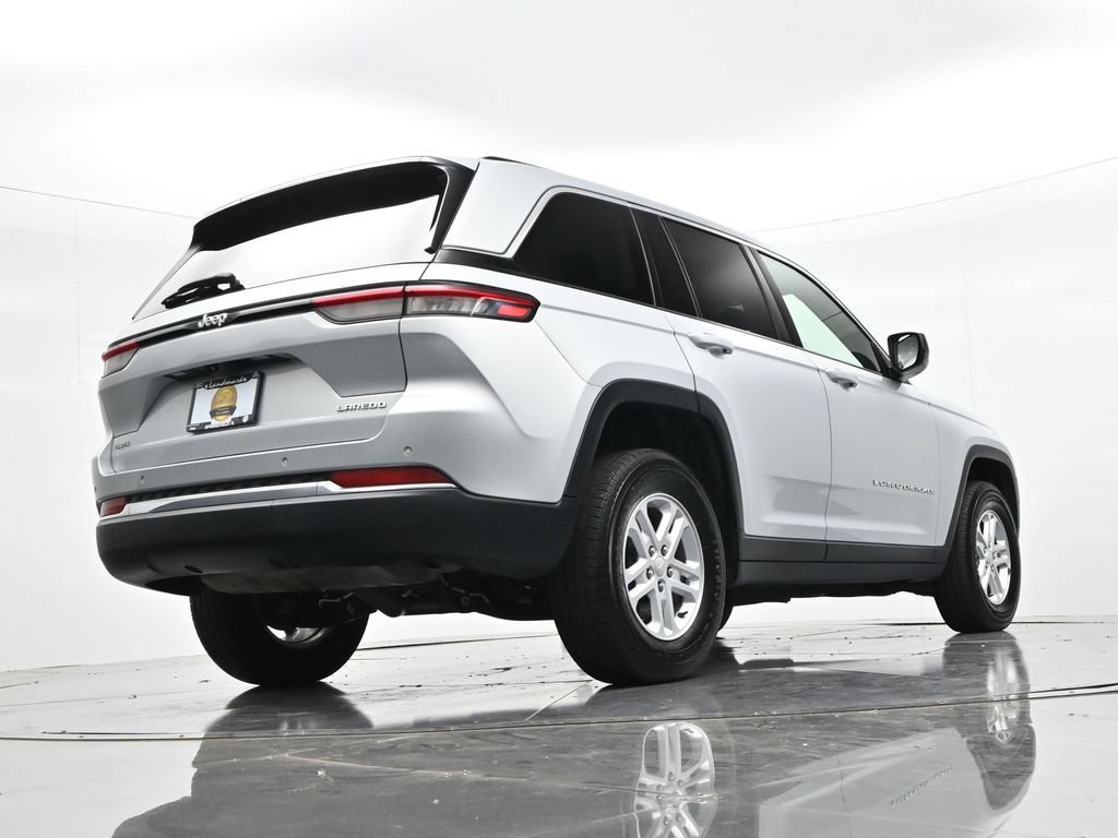 Used 2023 Jeep Grand Cherokee Laredo w/ Luxury Tech Group I AWD/4WD image 20