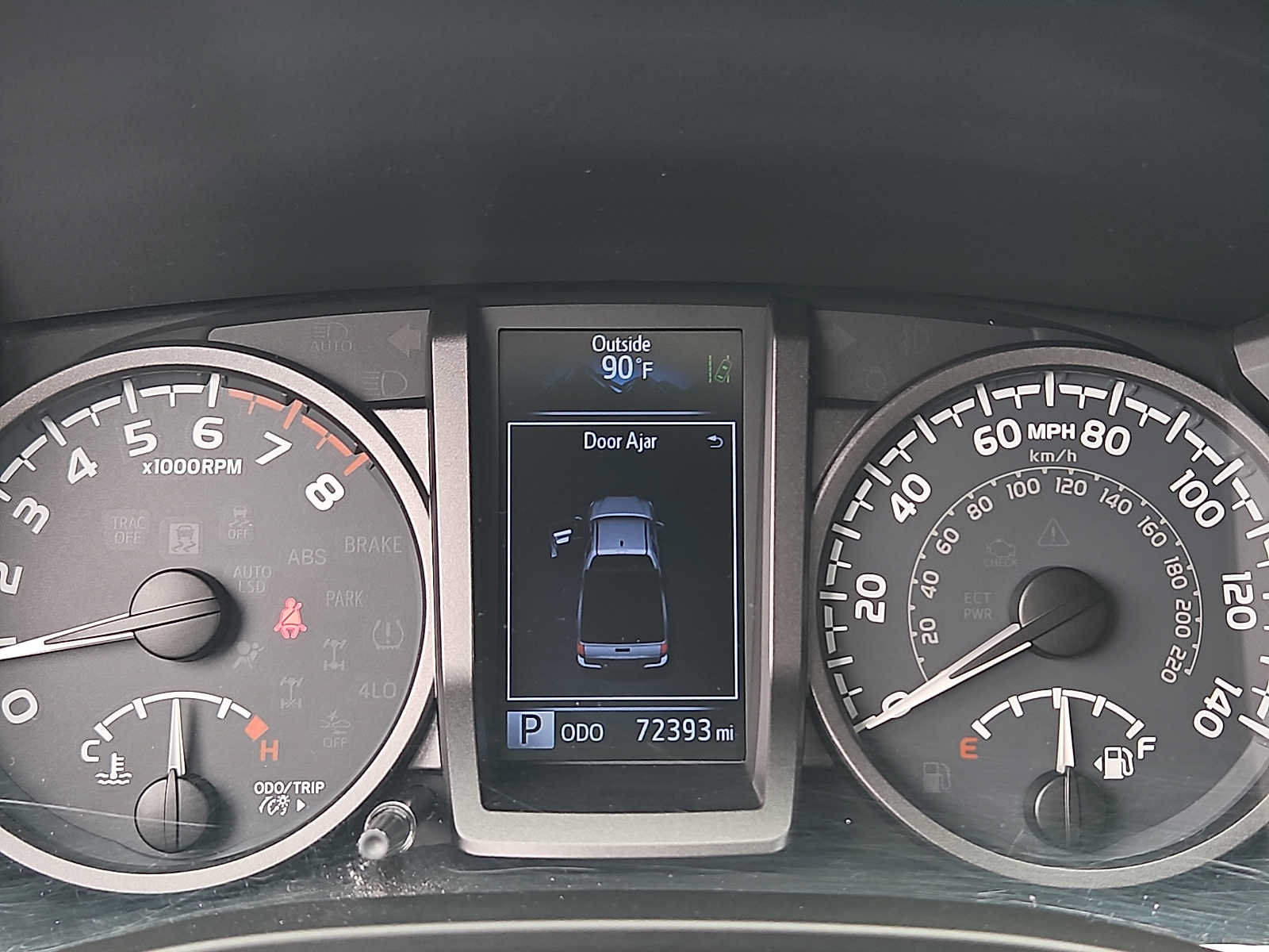 Used 2018 Toyota Tacoma TRD Off-Road w/ Technology Package AWD/4WD image 19