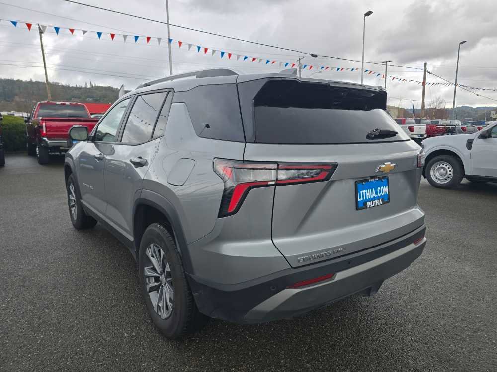 Used 2025 Chevrolet Equinox LT w/ Convenience Package II image 3