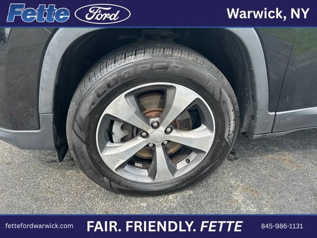 Used 2020 Jeep Cherokee Limited AWD/4WD image 2