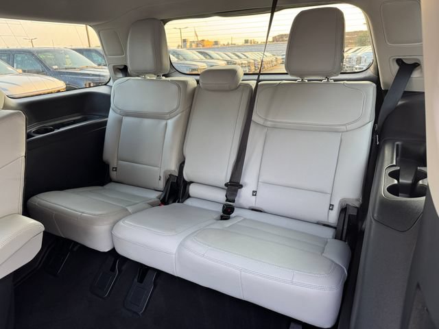 Certified 2025 Ford Expedition Platinum w/ Driver's Package AWD/4WD image 19