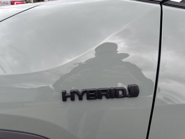 Used 2021 Toyota RAV4 XLE Premium image 10