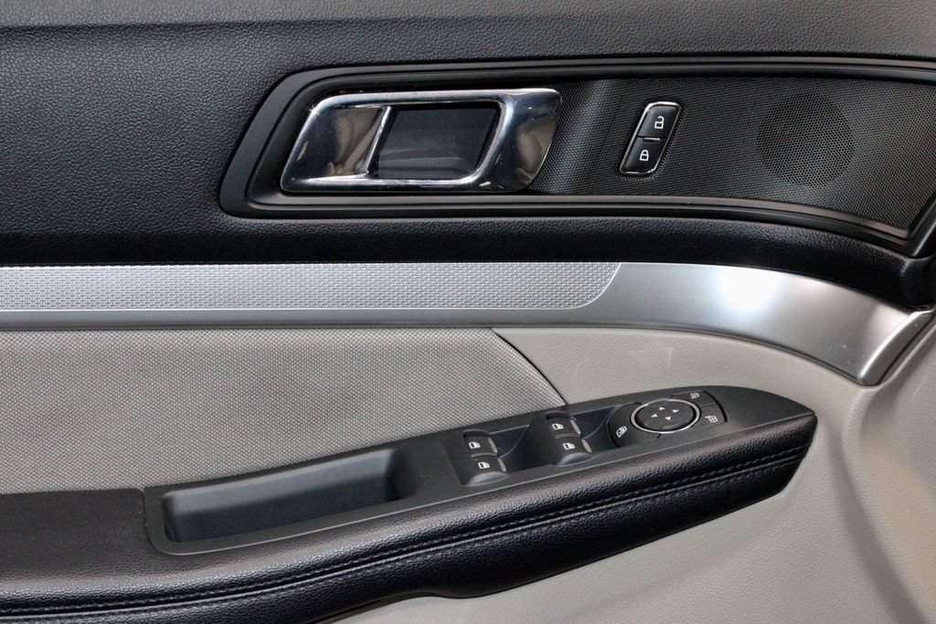 Certified 2018 Ford Explorer FWD image 22
