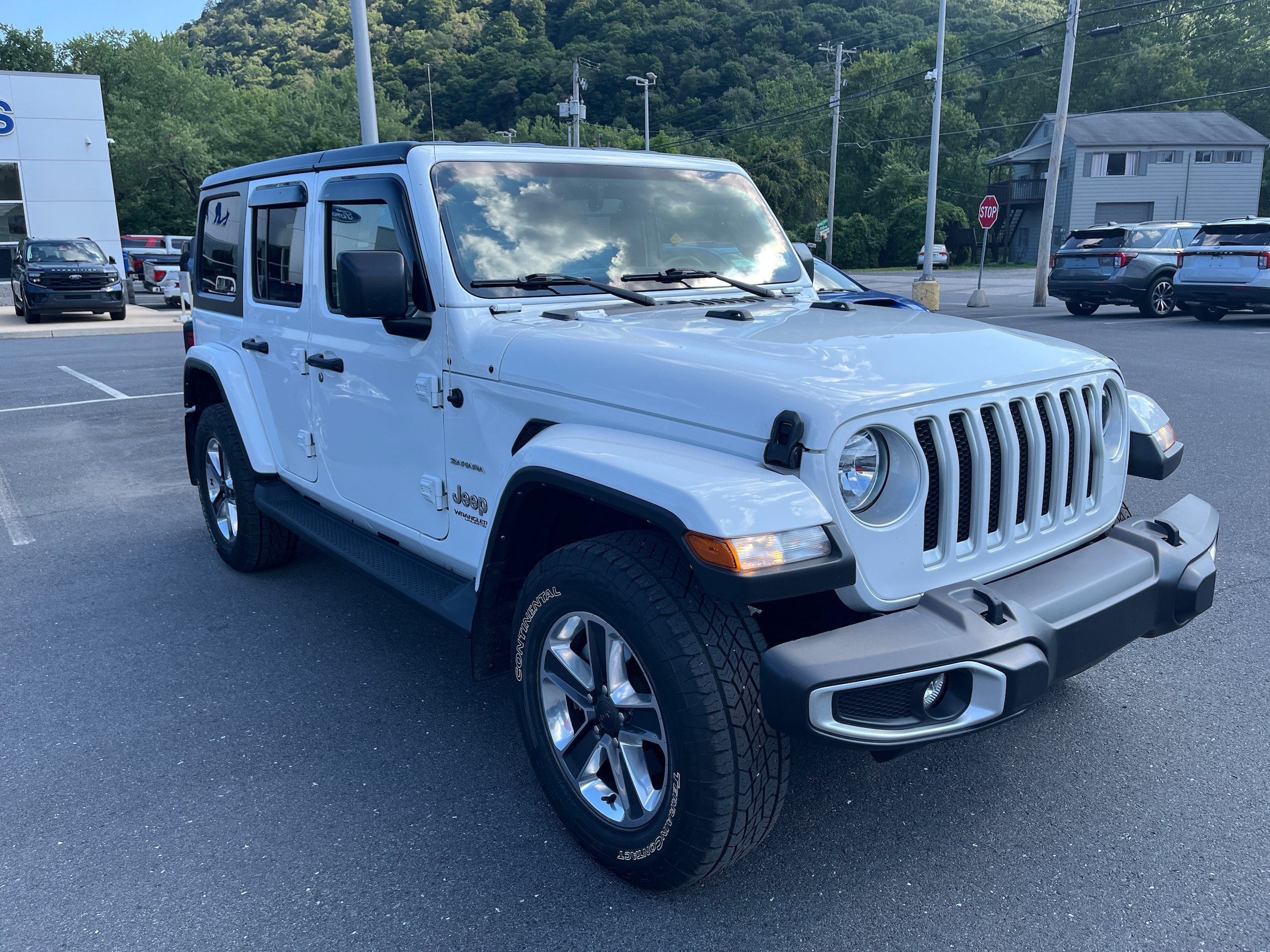 Used 2022 Jeep Wrangler Unlimited Sahara w/ Cold Weather Group AWD/4WD image 4