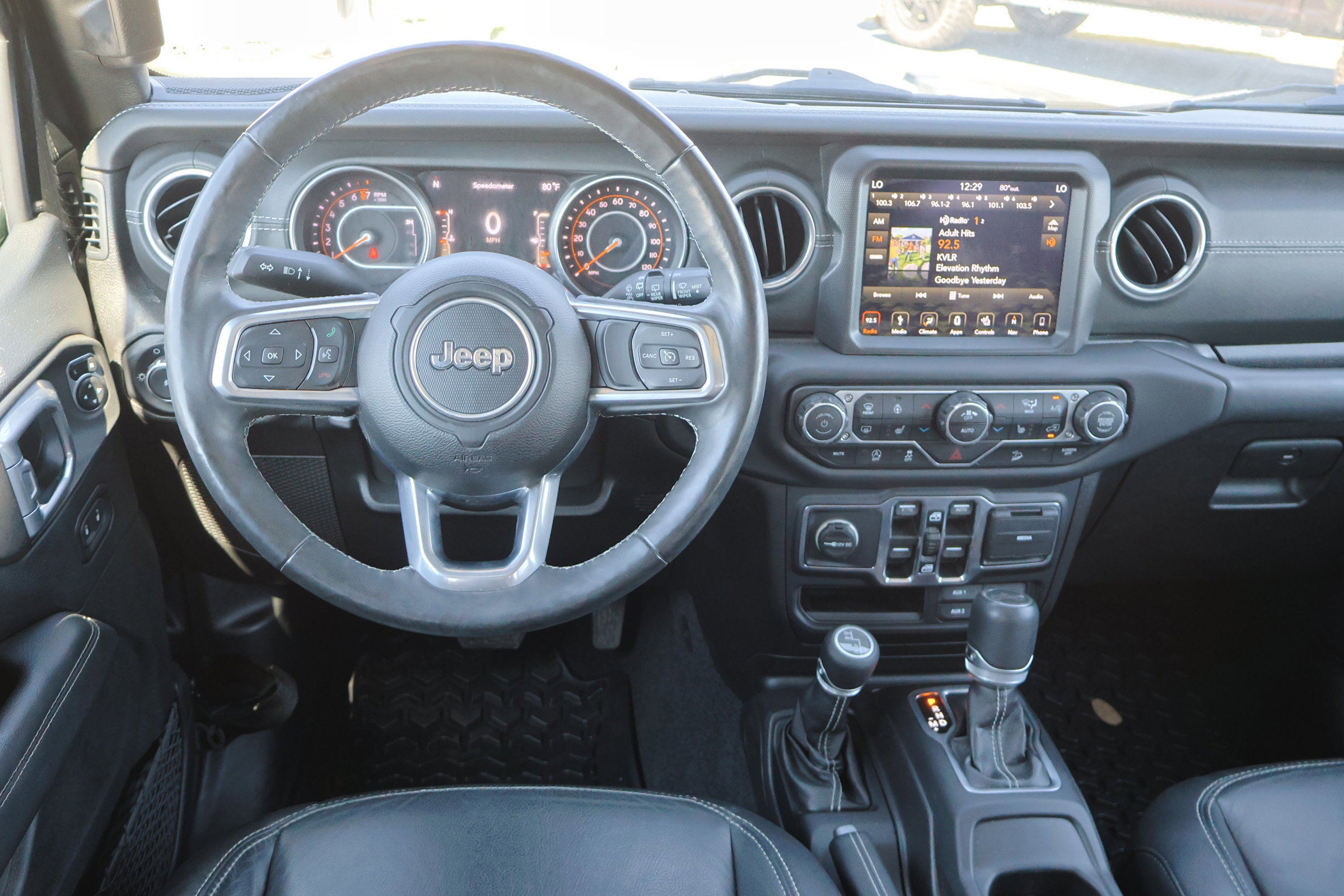 Used 2019 Jeep Wrangler Unlimited Sahara image 27