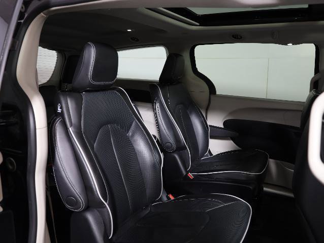 Used 2022 Chrysler Pacifica Limited image 10