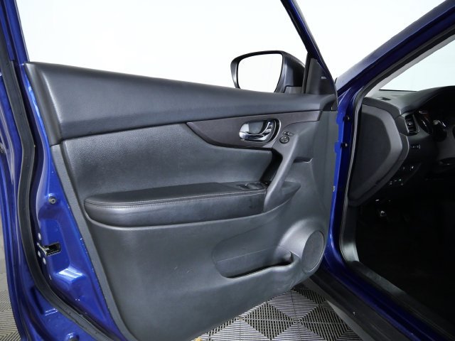 Used 2019 Nissan Rogue S w/ Special Edition Package AWD/4WD image 15