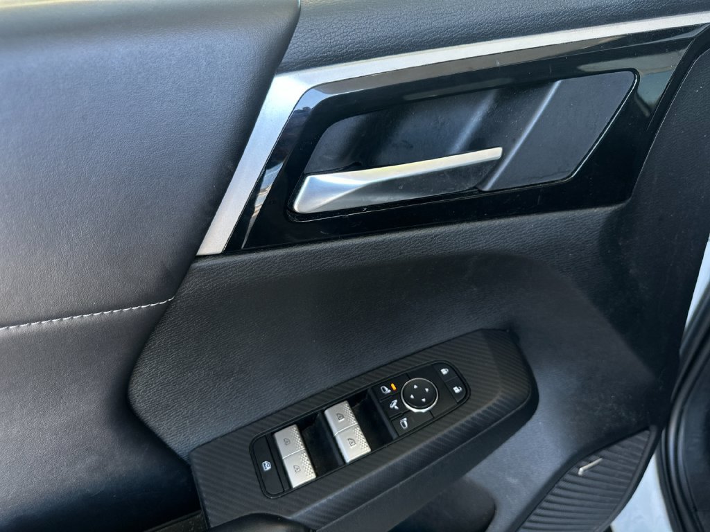 Used 2025 Mitsubishi Outlander SE FWD image 10