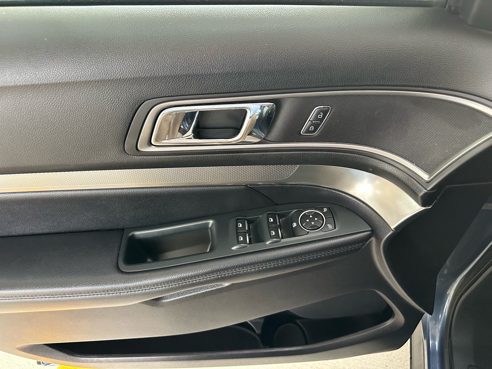 Certified 2019 Ford Explorer XLT w/ Equipment Group 201A FWD image 16