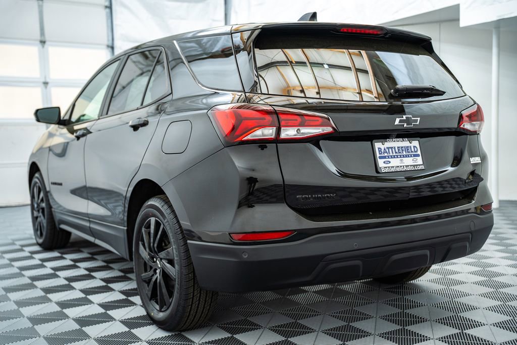 Used 2023 Chevrolet Equinox LS w/ LS Convenience Package AWD/4WD image 2